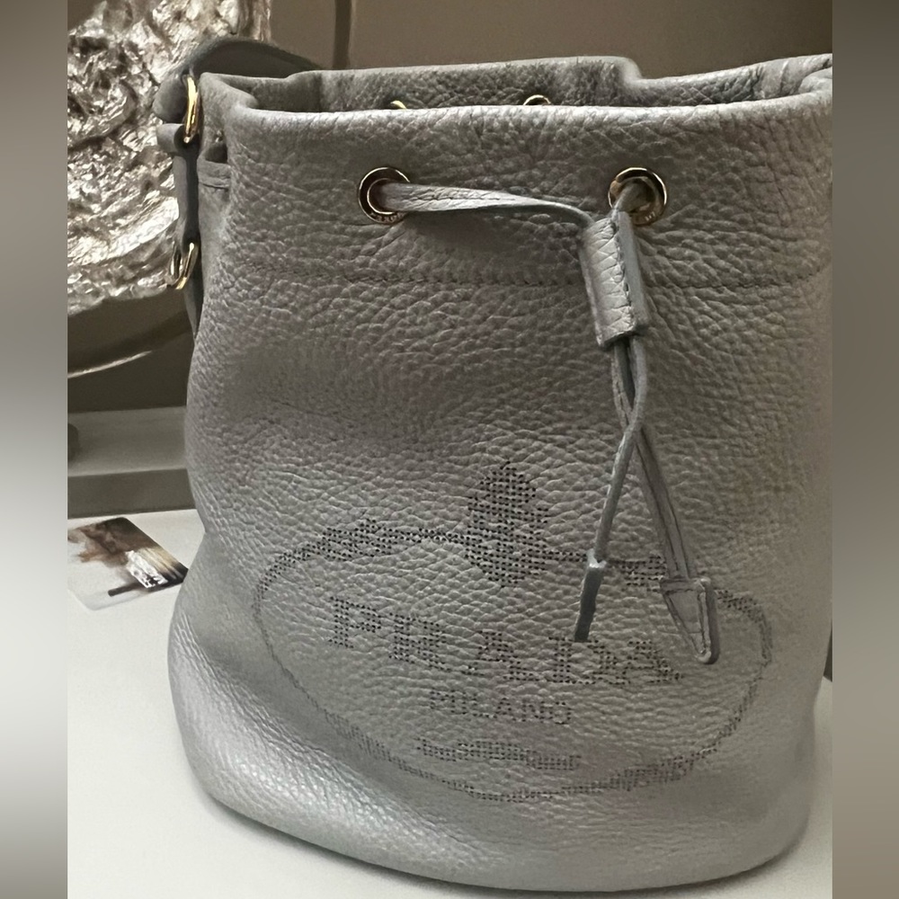 Rarely used Prada bucket bag . Comes with a shoulder strap